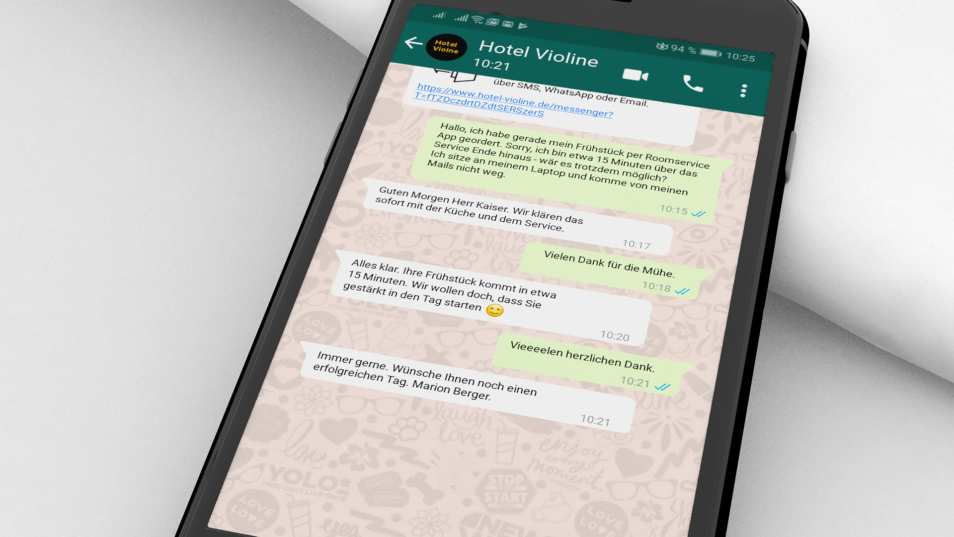 Kommunikation zum Gast über dessen bevorzugten Messenger